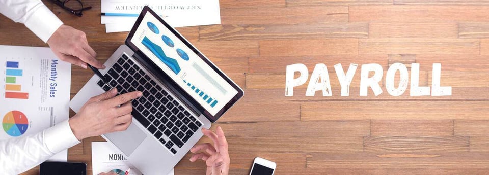 Deducerea personala de baza - contabili, laptop, text payroll-Pluxee IMM Connect