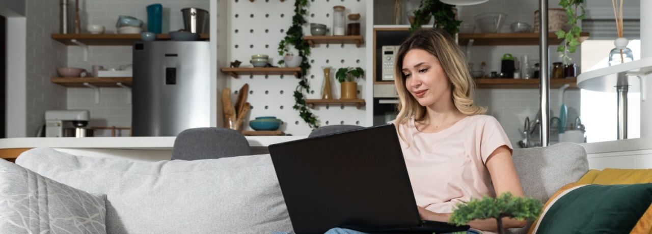 Munca hibrid – ce înseamnă și cum funcționează regimul de lucru flexibil - Pluxee IMM Connect